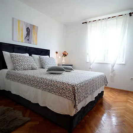 S Pogledom Na - Nada Appartement