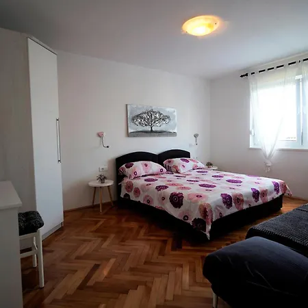 Apartman S Pogledom Na - Nada