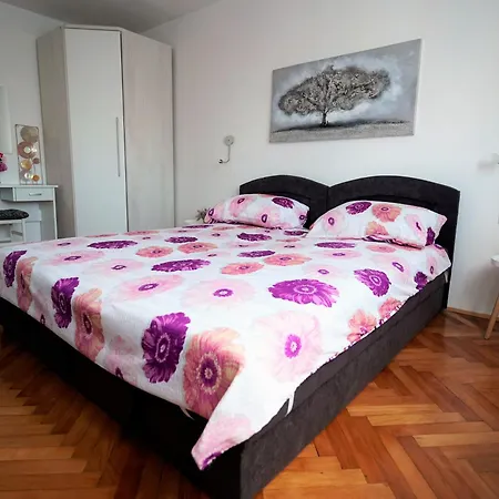 Apartman S Pogledom Na - Nada